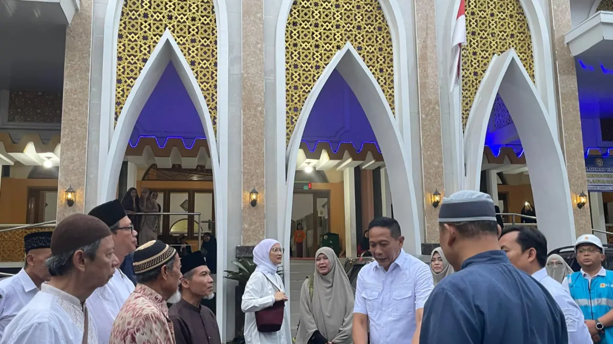 Wahyu Hidayat bersama Forkopimda meninjau kesiapan Masjid Ahmad Yani, di Jalan Kahuripan. (Andika Satria Perdana/Radar Malang)