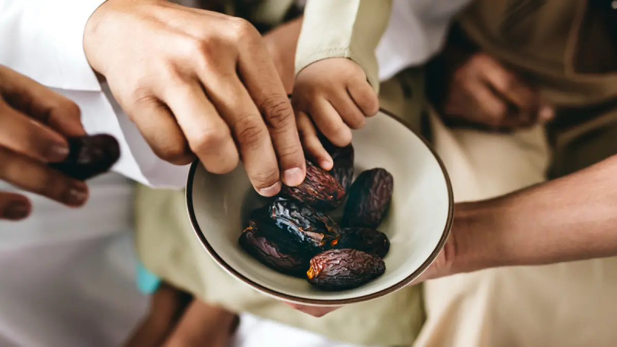 Bangun kesiangan saat sahur sering terjadi, tetapi hal ini tidak menghambat aktivitas puasa jika tubuh dalam kondisi baik. (Freepik).