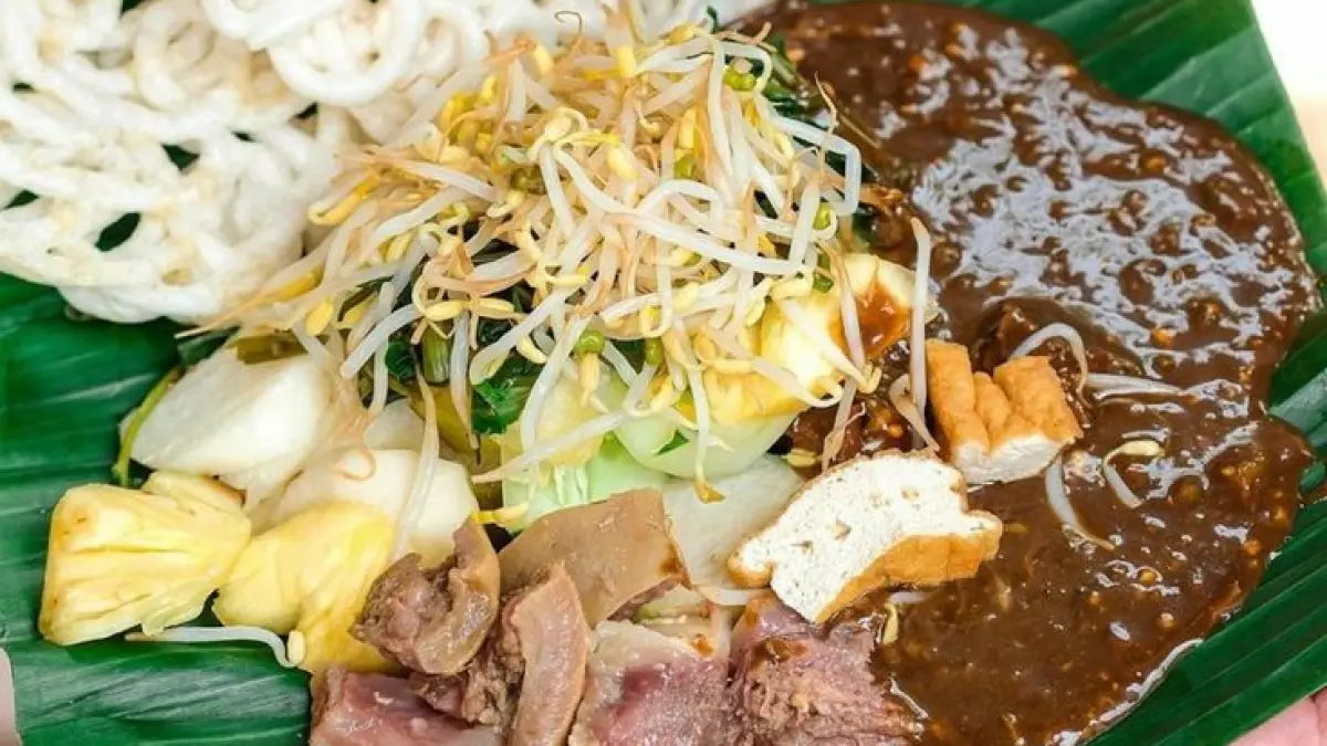 CINGUR: Kuliner yang ikonik dengan cingur (hidung sapi), jadi favorit para wisatawan ketika berkunjung ke daerah Jawa Timur. (Pinterest)