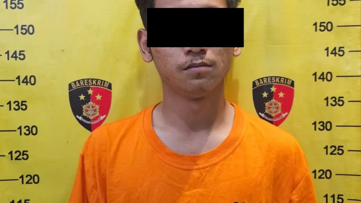 DITAHAN: Khoirul Rosidi menjadi tersangka judi online setelah melapor kehilangan motor. (Polsek Wonokromo for Jawa Pos)
