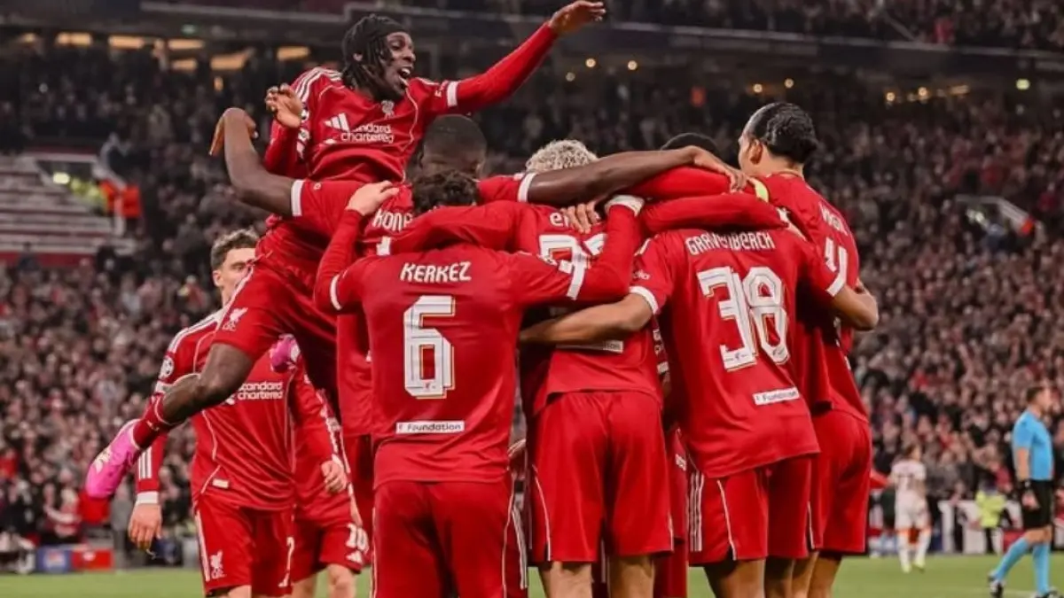 IMPRESIF: Pemain Liverpool merayakan kemenangan usai melumat Galatasaray 4-0 di Anfield Stadium, dini hari tadi (19/3).