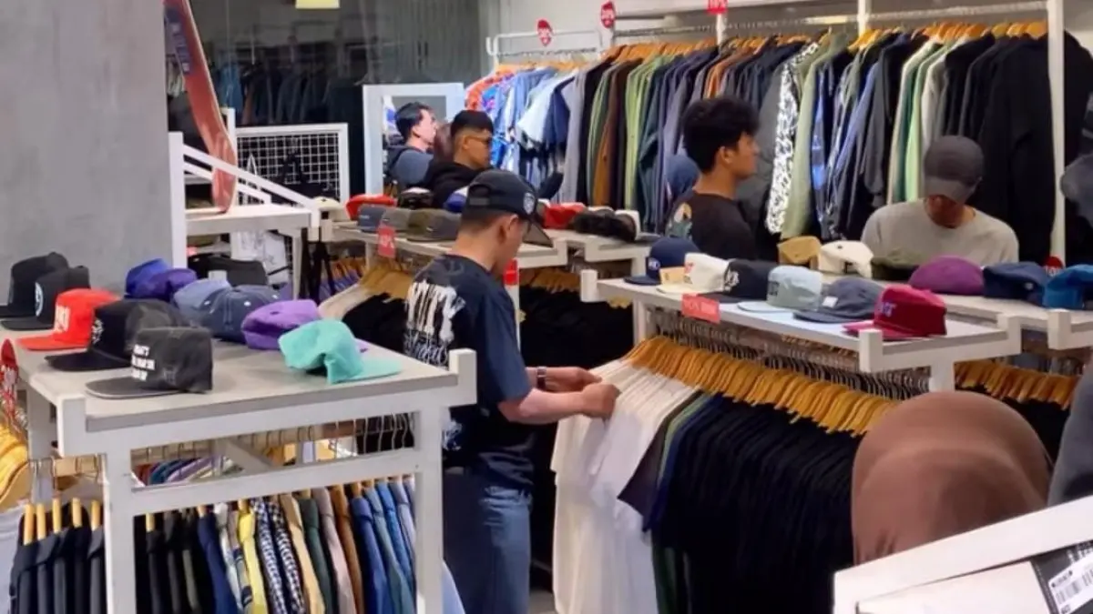 Mampir ke toko ini untuk dapatkan jaket murah dan berkualitas. (Instagram @starcross.mlg)