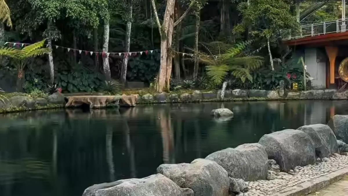 Nikmati keindahan alam telaga pada saat libur Lebaran bersama keluarga dan sahabat. (Instagram @telagamadiredo_)