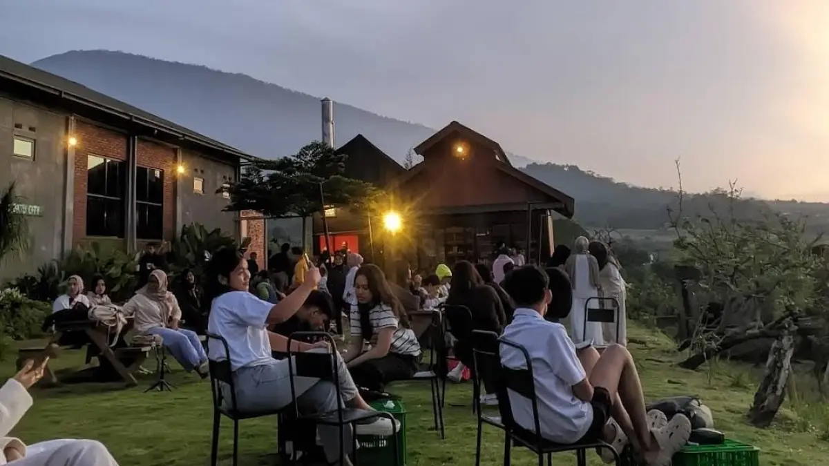 Nikmati sunrise dari Punk Potatoes Breakfast Sunrise. (Google Maps)