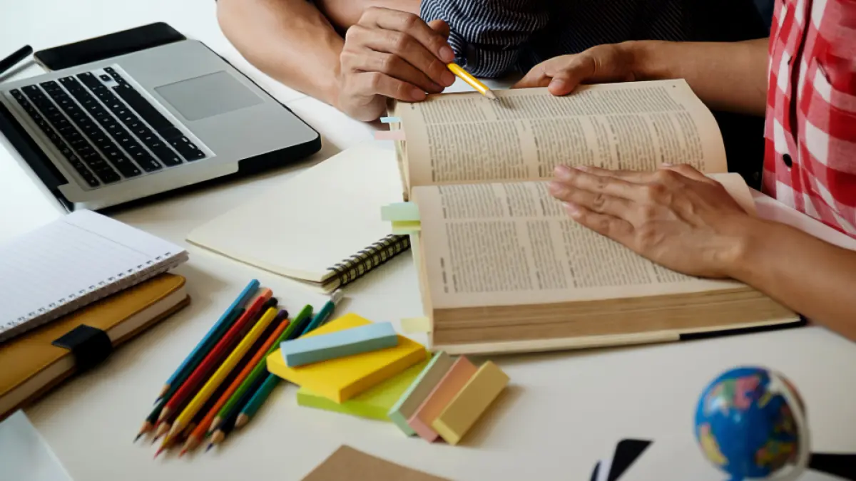 Rutin latihan soal dapat membuat peserta lebih siap dalam menghadapi UTBK-SNBT. (freepik/mindandi)