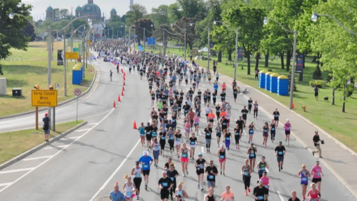 Jadwal lari 19 April 2026 sudah rilis! Cek daftar lengkapnya mulai dari Kemala Run di Bali hingga ArsiRun di Surabaya. (Pinterest @neelekonstandin)