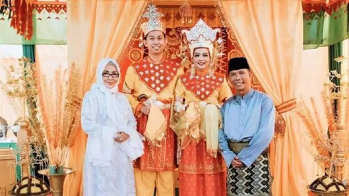 KERAGAMAN DAERAH: Menyingkap tabir eksotisme Suku Tidung yang miliki pesona Iraw Tengkayu dan Busana Sina Beranti. (Sumber: Detik.com)