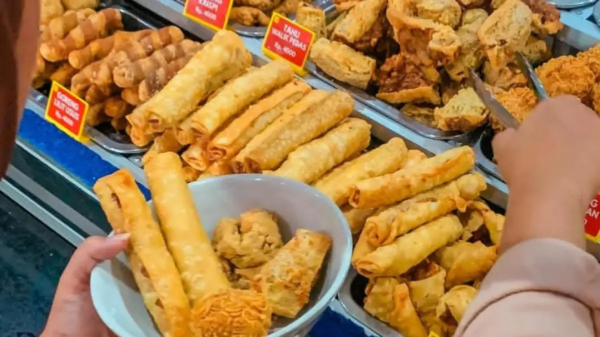Lengkapi libur Lebaran sambali menyantap bakso Malang. (Instagram @baksokotacakman_malang)