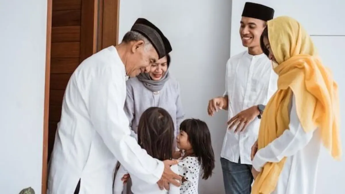 Momen kumpul keluarga saat lebaran. (Freepik).
