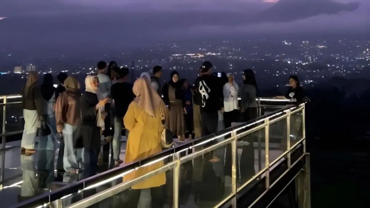 Nikmati indahnya pemandangan Kota Batu dari Malang Skyland. (Instagram @malangskyland)