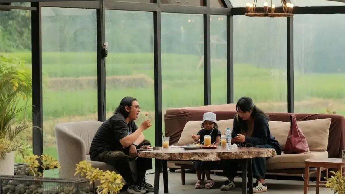 Nikmati kuliner ala Bali dengan pemandangan alam di Padaswatu. (Instagram @padaswatu.mlg)