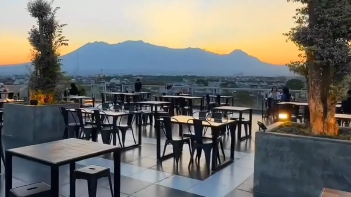Nikmati kuliner, waktu kebersamaan, dan pemandangan Kota Malang di Muraco Headquarter. (Instagram @muraco.hq)