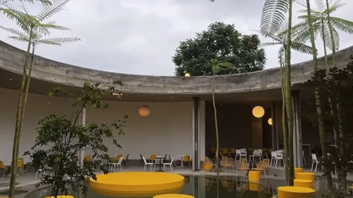 SPOT KAFE BARU: Spot ngopi dengan tema industrial terbaru di Malang yang miliki are super luas. (Instagram: ooostereo)