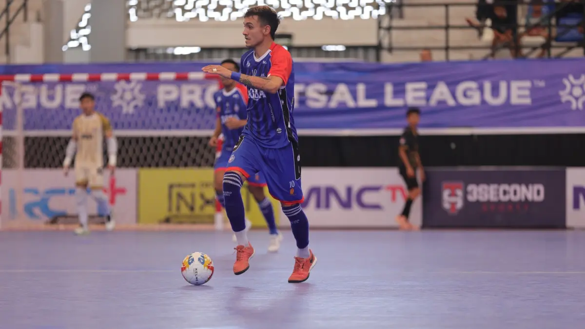 PEMAIN ANDALAN: Andres Josue Teran menggiring bola dalam laga PFL putaran pertama.