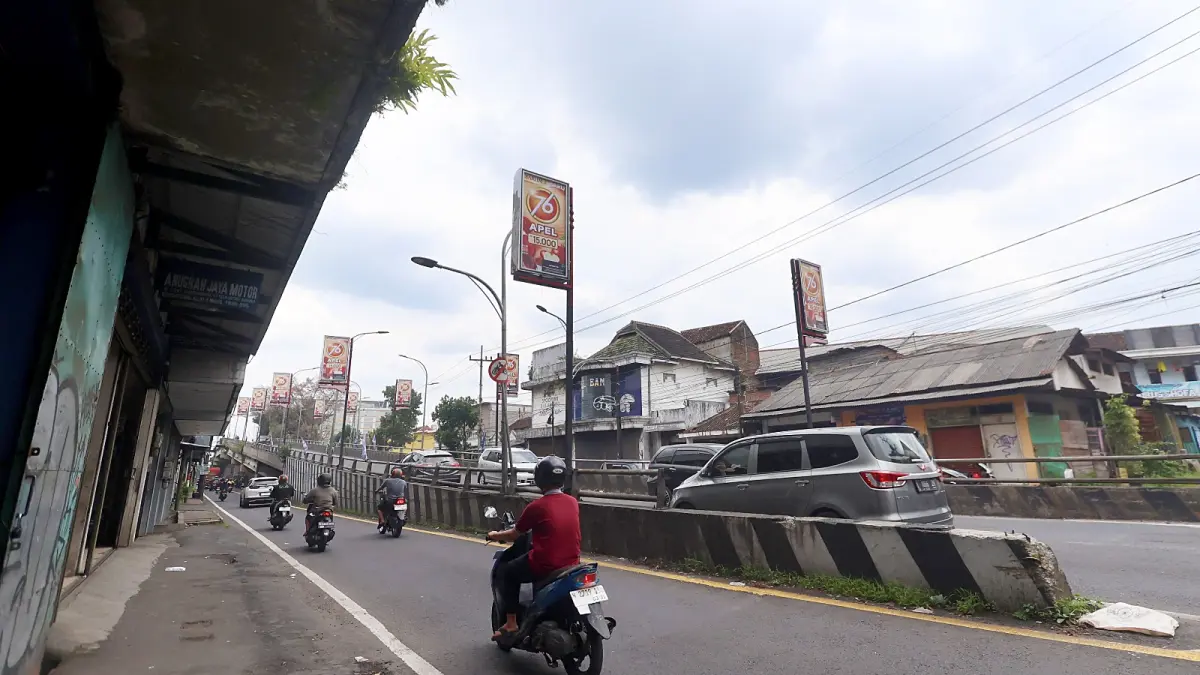 BUTUH PERHATIAN: Perbaikan Flyover Kotalama tengah diupayakan Pemkot Malang lewat pengajuan bantuan ke pemerintah pusat. (DARMONO/RADAR MALANG)