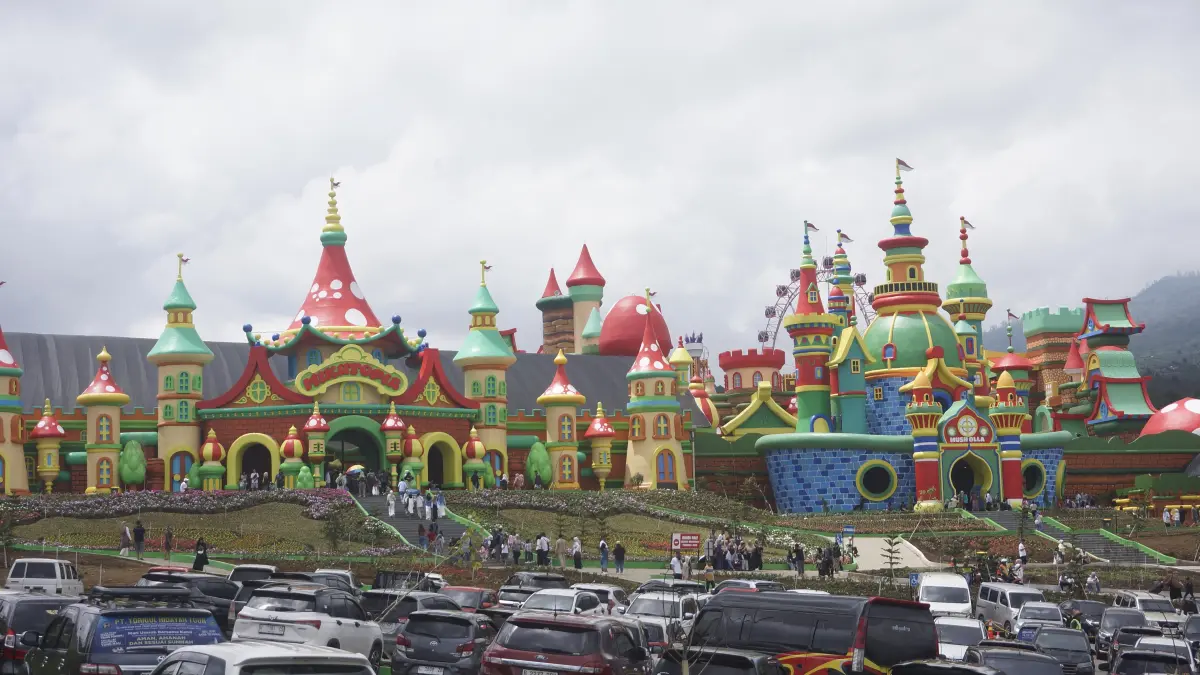 Mikutopia diserbu wisatawan selama libur Lebaran. (Rori Dinanda Bestari/ Radar Malang)