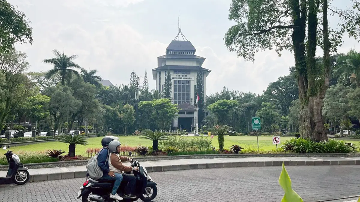 ANIMO
TINGGI:
Universitas
Brawijaya
(UB) masih
menjadi favorit
sejumlah
pelajar untuk
melanjutkan
studi.