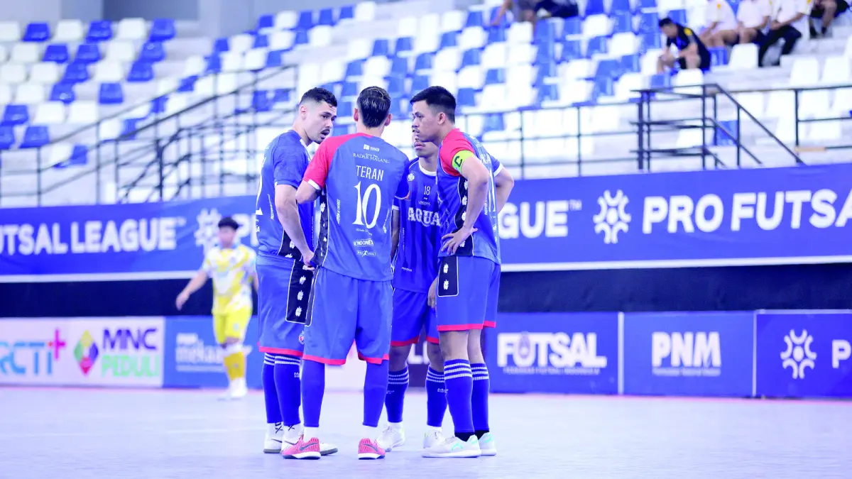 BIDIK START
IMPRESIF:
Para pemain
Unggul FC
Malang
berdiskusi
sebelum
memulai
pertandingan
PFL putaran
pertama
melawan
Pangsuma
FC Kalbar
beberapa
waktu lalu.