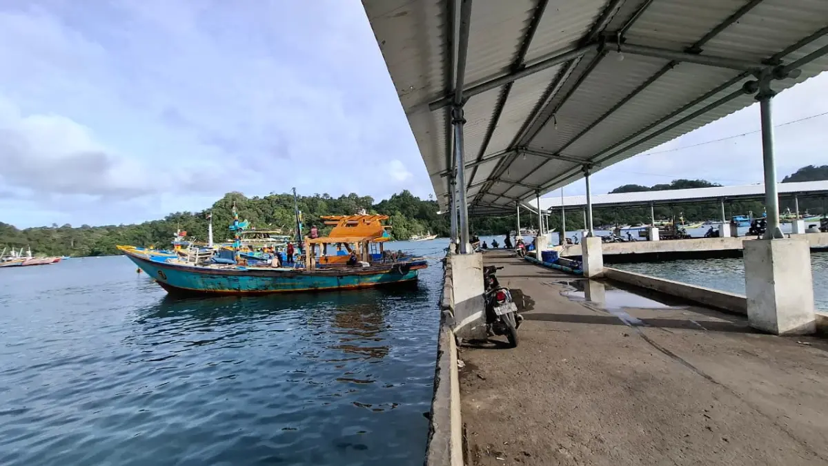 ANTISIPATIF: Nelayan di Pelabuhan Pondokdadap, Sendang Biru, Desa Tambakrejo, Kecamatan Sumbermanjing Wetan.