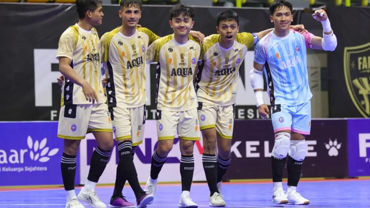 PESTA GOL: Para pemain Unggul FC Malang merayakan gol ke gawang Moncongbulo FC dalam laga PFL Series Banjarbaru di GOR Babussalam, pada Minggu lalu (29/3). (Foto: MO Unggul FC Malang)