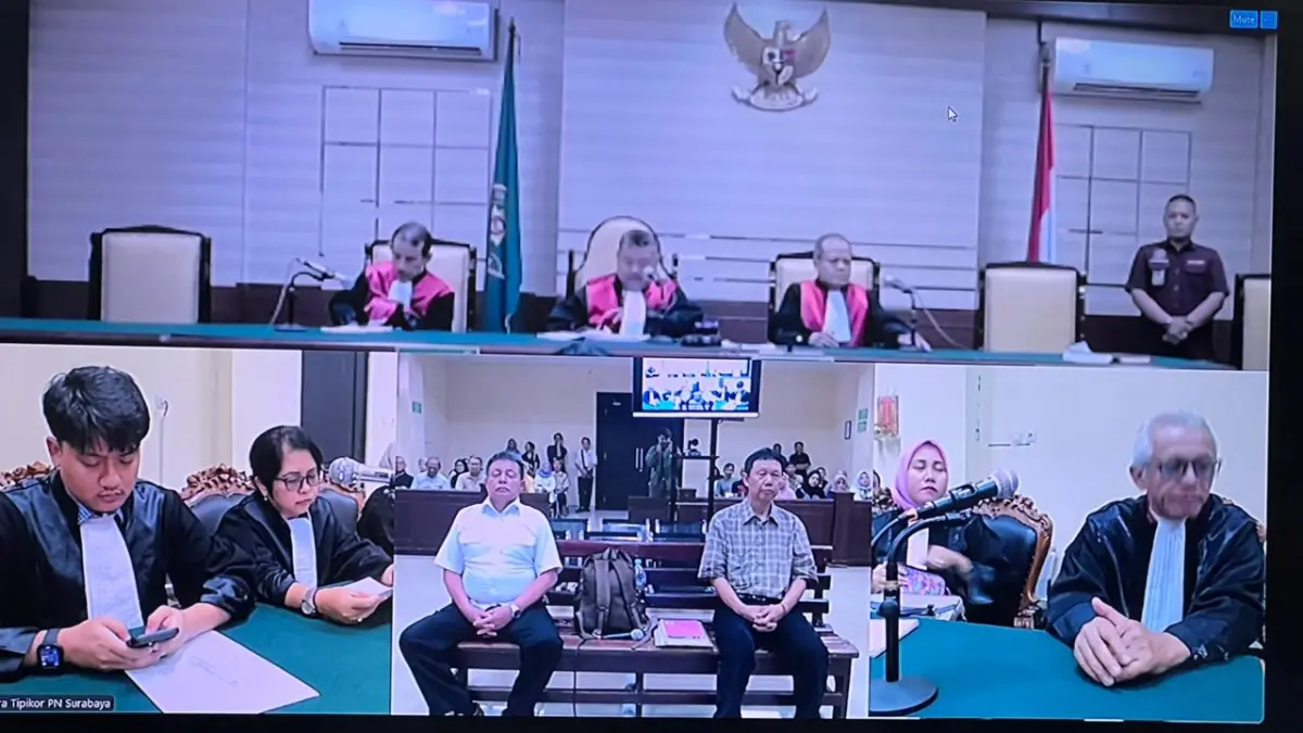 DIVONIS DUA TAHUN: Sidang hybrid digelar PN Tipikor Surabaya terhadap dua terdakwa pengadaan lahan di Polinema, Senin lalu (30/3). (Kejari Kota Malang For Radar Malang)
