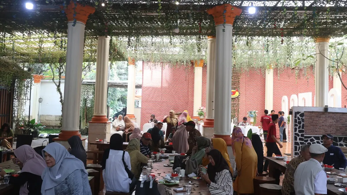 MASIH DIREKAP: Salah satu rumah makan di Jalan Trunojoyo, Klojen jadi salah satu tempat yang rutin menyumbang pendapatan daerah. (Darmono / Radar Malang)