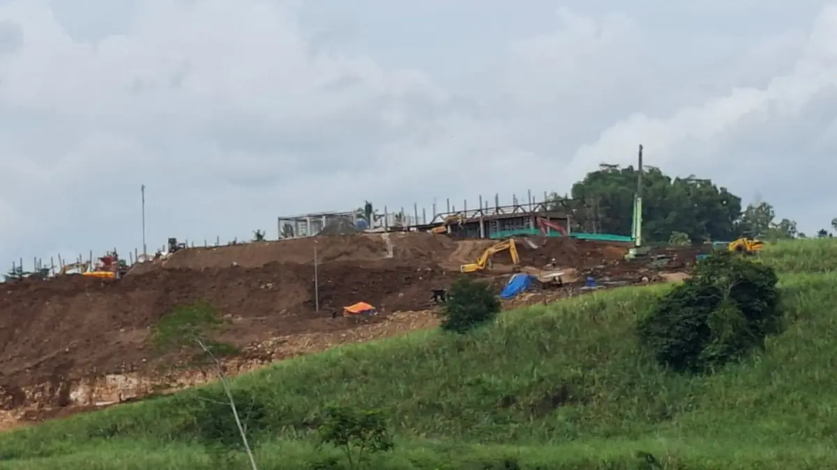 Progres pembangunan sekolah rakyat di Srigonco sudah mencapai 20 persen. (Biyan Mudzaky Hanindito/Radar Malang)