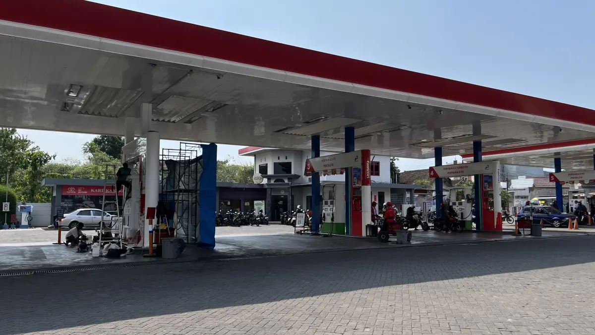 Antrean mobil tampak sepi dibandingkan dengan Selasa sore (31/3) kemarin. (Xeon Rhao Loudra Widadi/Radar Malang)