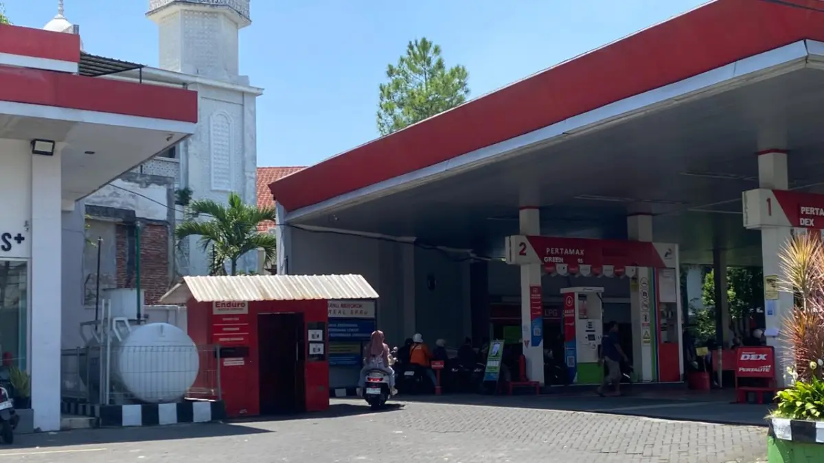 Situasi di SPBU Bendungan Sutami Malang terpantau normal dan kondusif usai Wakil Ketua DPR RI Sufmi Dasco Ahmad memastikan tidak ada kenaikan harga BBM baik subsidi maupun non subsidi.