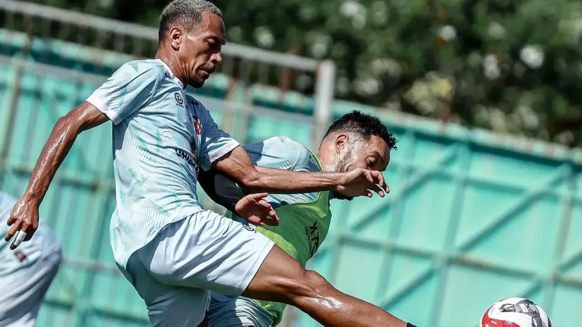 Skuad Madura United FC menjalani sesi latihan jelang laga pekan ke-26 BRI Super League. Laskar Sape Kerrab bersiap menghadapi tantangan berat melawan Borneo FC Samarinda demi misi bangkit dan keluar dari zona degradasi. (Instagram @maduraunited.fc)