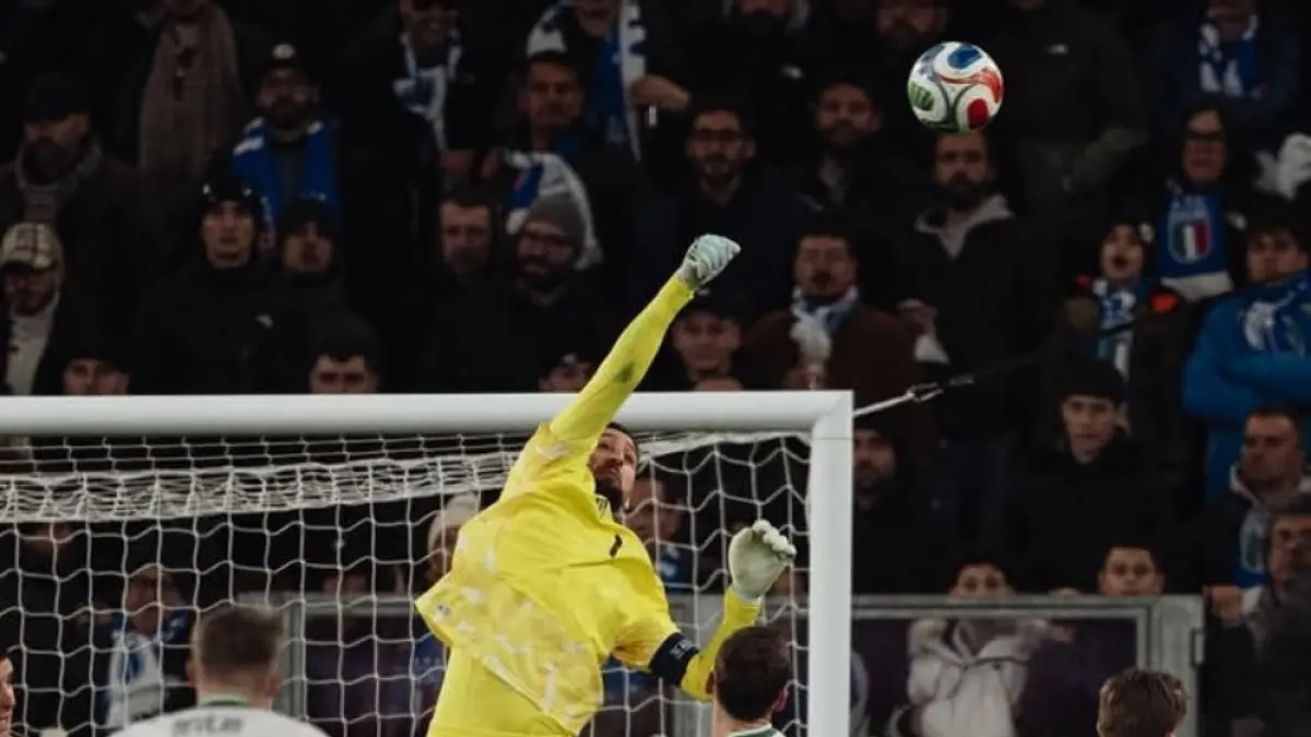 TERTAHAN: Kegemilangan Donnarumma di bawah mistar Italia belum cukup mengantarkan negaranya lolos ke Piala Dunia 2026.