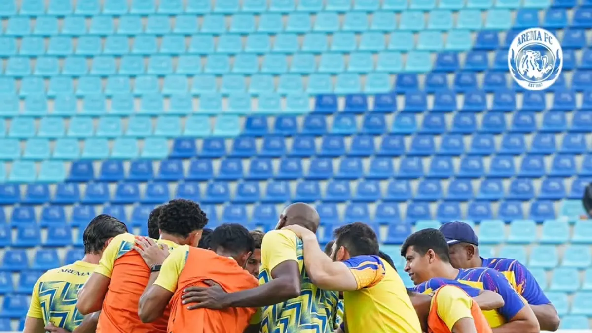 BIDIK KEMENANGAN: Para pemain Arema FC berusaha bangkit setelah rasakan tiga laga beruntun. (Foto: MO Arema FC)