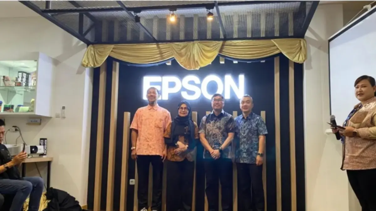 MAKIN DEKAT: PT Epson Indonesia kian serius menggarap pasar korporasi dan pemerintahan dengan meresmikan Epson Solution Center (ESC) Surabaya di Jalan Raya Gubeng No. 62, Selasa (31/3).