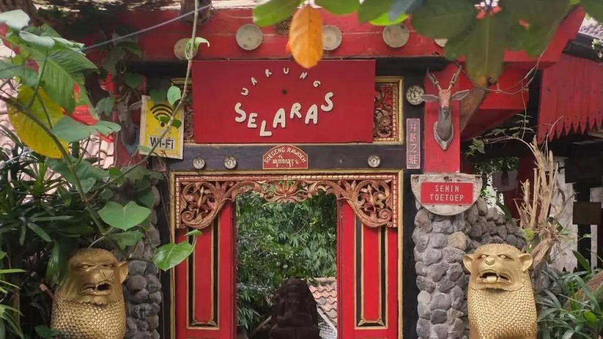 Nongkrong sambil bernostalgia di Warung Selaras. (Instagram @wrngselaras)