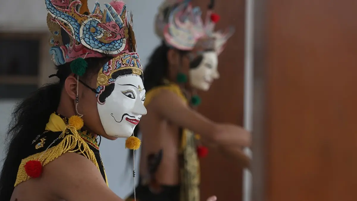 TEMPO DOELOE: Seniman Dusun Busu, Desa Slamparejo, Kecamatan Jabung memeragakan Tarian Gunung Sari Kembar yang akan ditampilkan dalam Festival Busu Jaman Biyen (BJB Fest) kemarin (2/4)

