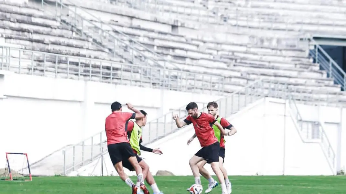 Pemain Persik Kediri menjalani sesi latihan intensif jelang laga pekan ke-26 BRI Super League 2025/2026 melawan Persijap Jepara di Stadion Brawijaya. (Instagram @persikfcofficial)