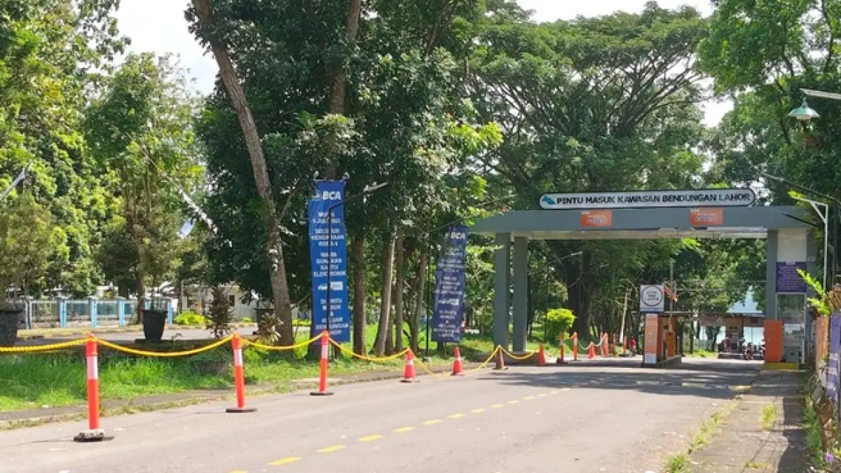 KEMBALI NORMAL: Pintu Bendungan Lahor, Desa Karangkates, Kecamatan Sumberpucung yang biasanya ramai kendaraan, kini lengang.

