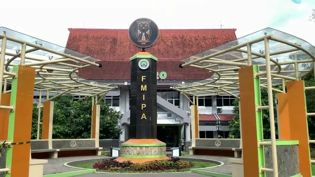 RINCIAN BIAYA: UKT merupakan salah satu syarat yang wajib dipenuhi untuk menempuh pendidikan tinggi. (fmipa.um.ac.id)
