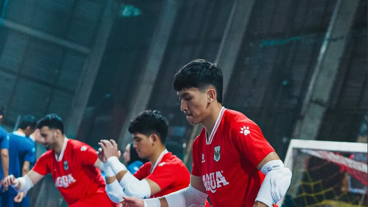 DAPAT KESEMPATAN EMAS: Kiper Unggul FC Malang Angga Ariansyah menjalani sesi latihan bersama Timnas Futsal Indonesia, kemarin. (Foto: Instagram Timnas Futsal)