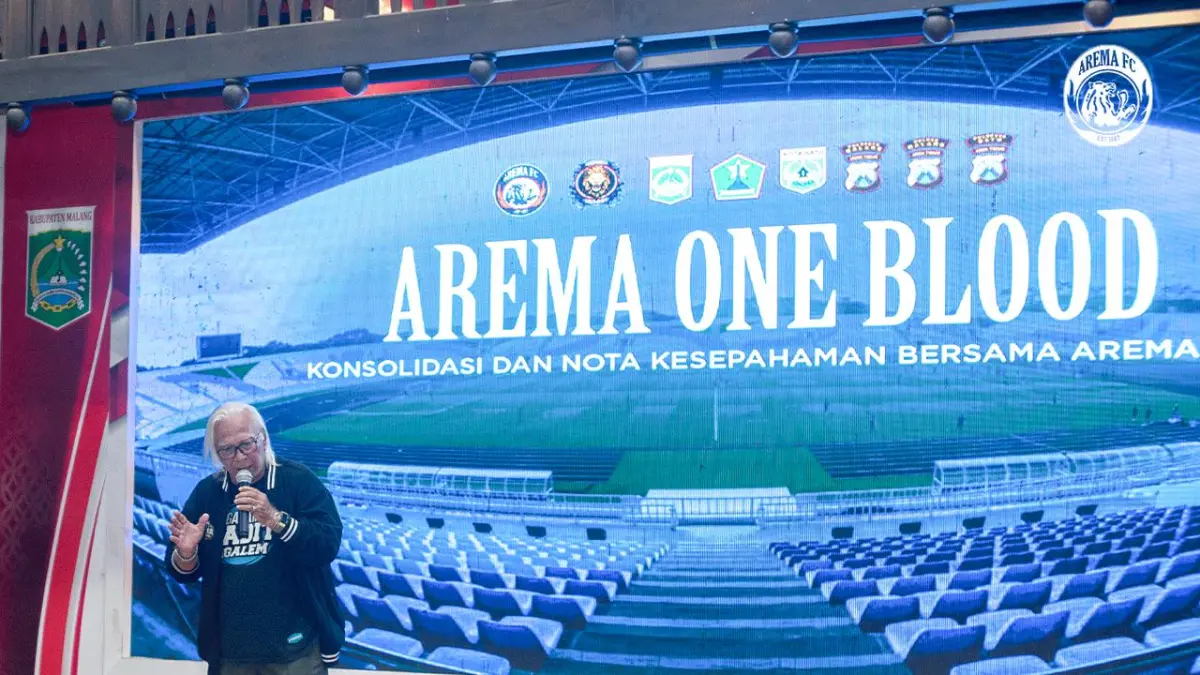 BERIKAN SAMBUTAN: Ovan Tobing mengajak seluruh elemen Aremania untuk bangkit dan menjaga marwah Arek Malang melalui sikap dewasa dalam mendukung tim saat laga Arema FC lawan Persebaya, 28 April nanti. (Foto: MO Arema FC)