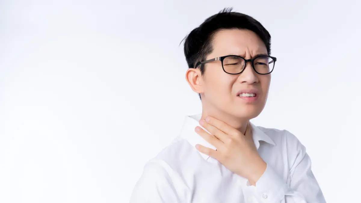 Kesulitan menelan bisa jadi gejala radang tenggorokan. (Freepik).