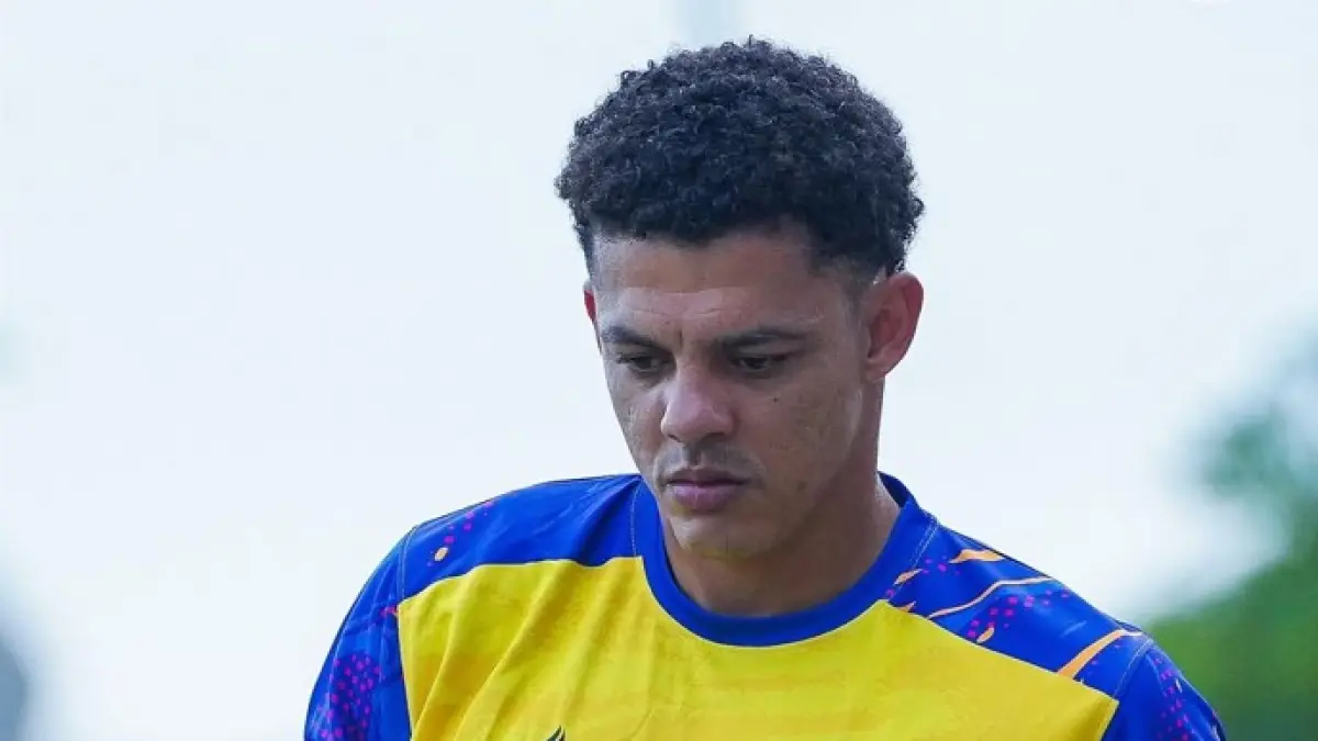 PROGRES POSITIF: Walisson Maia menjalani proses pemulihan dengan baik. Fisioterapis tim mengklaim tinggal mengembalikan kekuatan tulang fibula. (Foto: MO Arema FC)