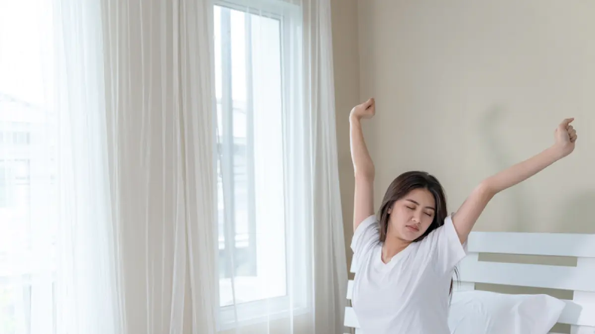 Bangun pagi terasa lebih ringan dengan kebiasaan yang tepat dan konsisten. (Freepik)
