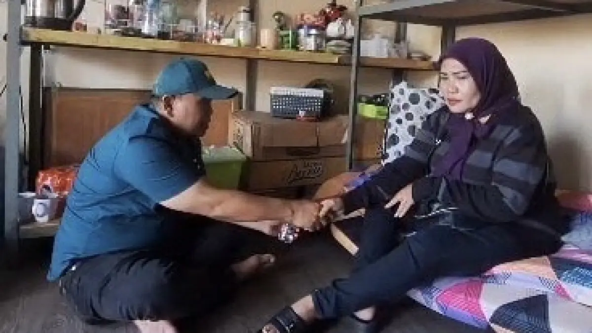 BERAKHIR TALAK: Kades Gading Suwito (kiri) dan Nurjanah (kanan) menjalani proses talak 3 di Satreskrim Polres Malang beberapa hari lalu. (Istimewa)