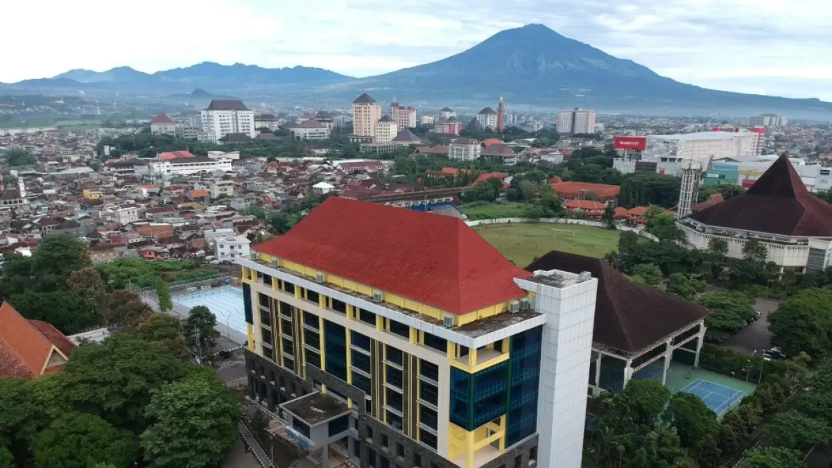 FIK UM: Fakultas yang memusatkan perhatian pada pengembangan ilmu pengetahuan, praktik olahraga, dan kesehatan. (fik.um.ac.id)