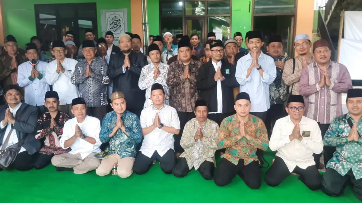 JAGA SILATURAHMI. Sejumlah tamu undangan halalbihalal LP Ma