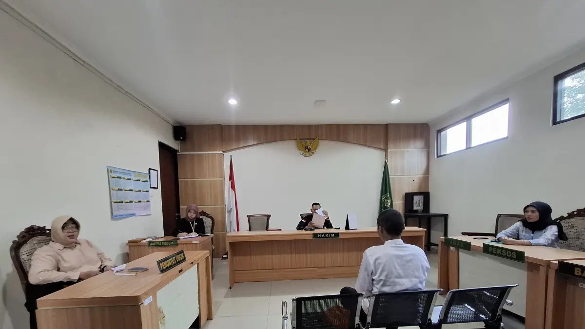 Pelaku curanmor di bawah umur menjalani sidang putusan di PN Kepanjen. (Biyan Mudzaky Hanindito/Radar Malang)