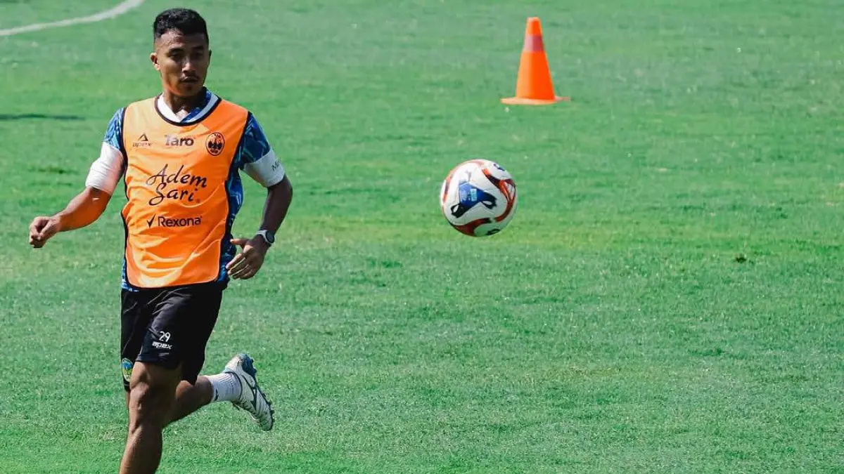 Pemain PSIM Yogyakarta menjalani sesi latihan jelang pekan ke-27 BRI Super League 2025–2026. PSIM Yogyakarta akan menjadi tim pembuka pada pekan ini saat menghadapi PSM Makassar. (Instagram @psimjogja_official)