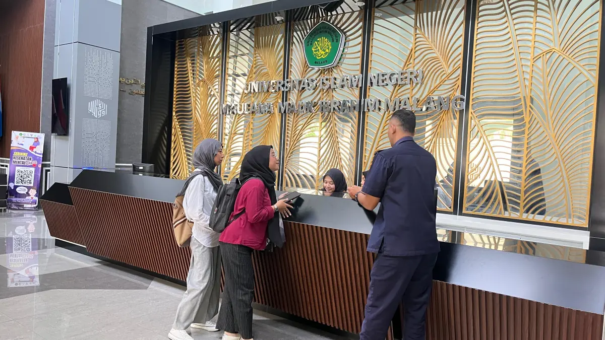 PASTIKAN LAYANAN LANCAR: UIN Maliki Malang menerapkan kuliah daring dan WFH satu hari untuk dosen serta tenaga kependidikan setiap hari Jumat. (Nahdiatul Affandiah/Radar Malang)