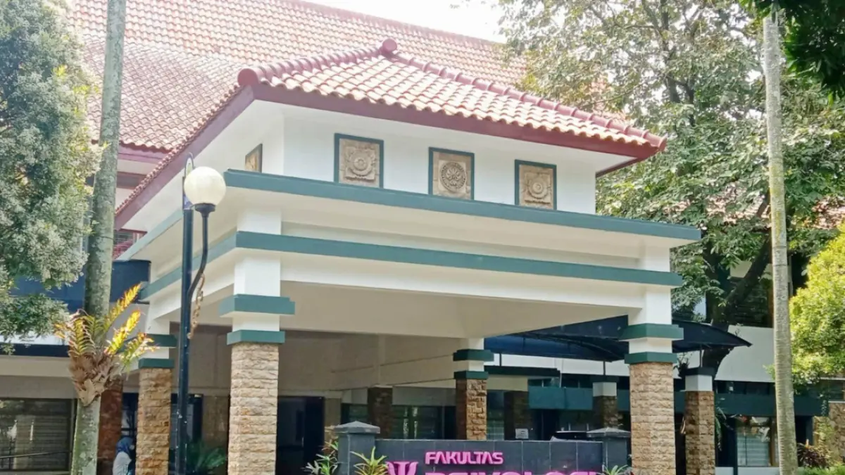 FPSI: Berdiri mandiri sejak 2012 (dulu Fakultas Pendidikan Psikologi), FPsi UM menyelenggarakan program studi S1 Psikologi, S2, S3, serta Pendidikan Profesi Psikolog. (um.ac.id)